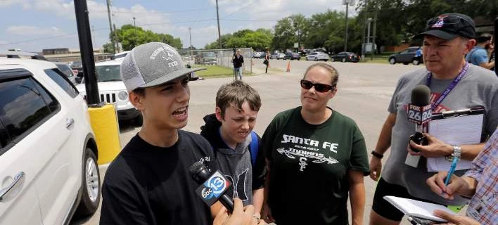 Συγκλονιστικές μαρτυρίες μαθητών που γλίτωσαν από το μακελειό στο Λύκειο του Σάντα Φε (εικόνες)